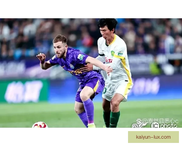 Vini巧妙应对对手粗野犯规，展现足球智慧与冷静，表现亮眼。