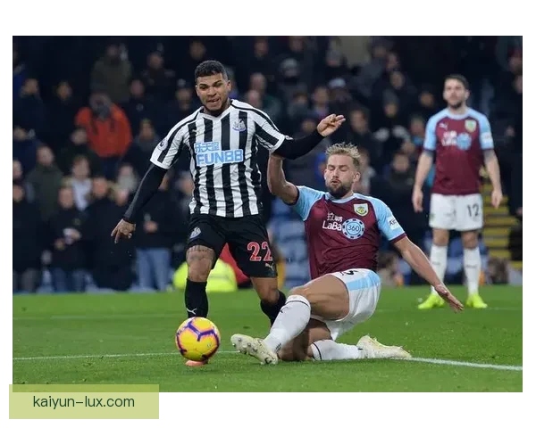 丹·伯恩：英超赛季持续发挥稳健，成为球队坚韧之盾